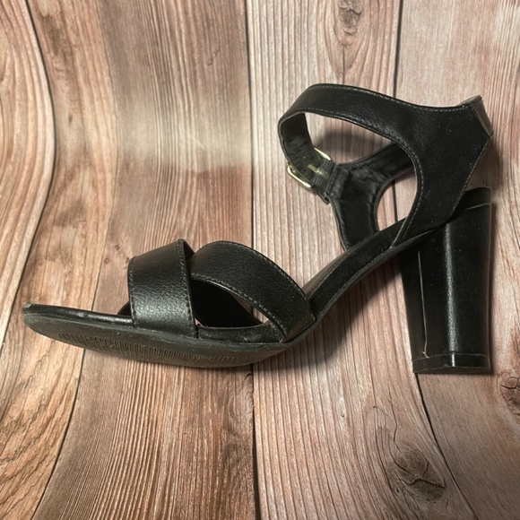 Block heel sandals - Picture 3 of 5
